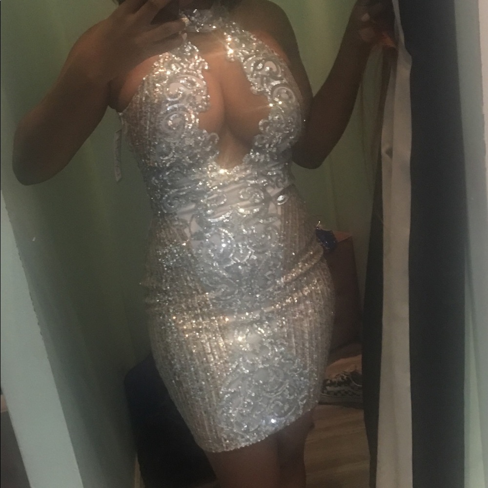 Dach Boutique Dazling Silver Customized Dress! - Picture 4 of 8
